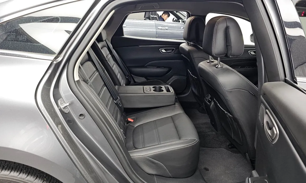 Renault SM6