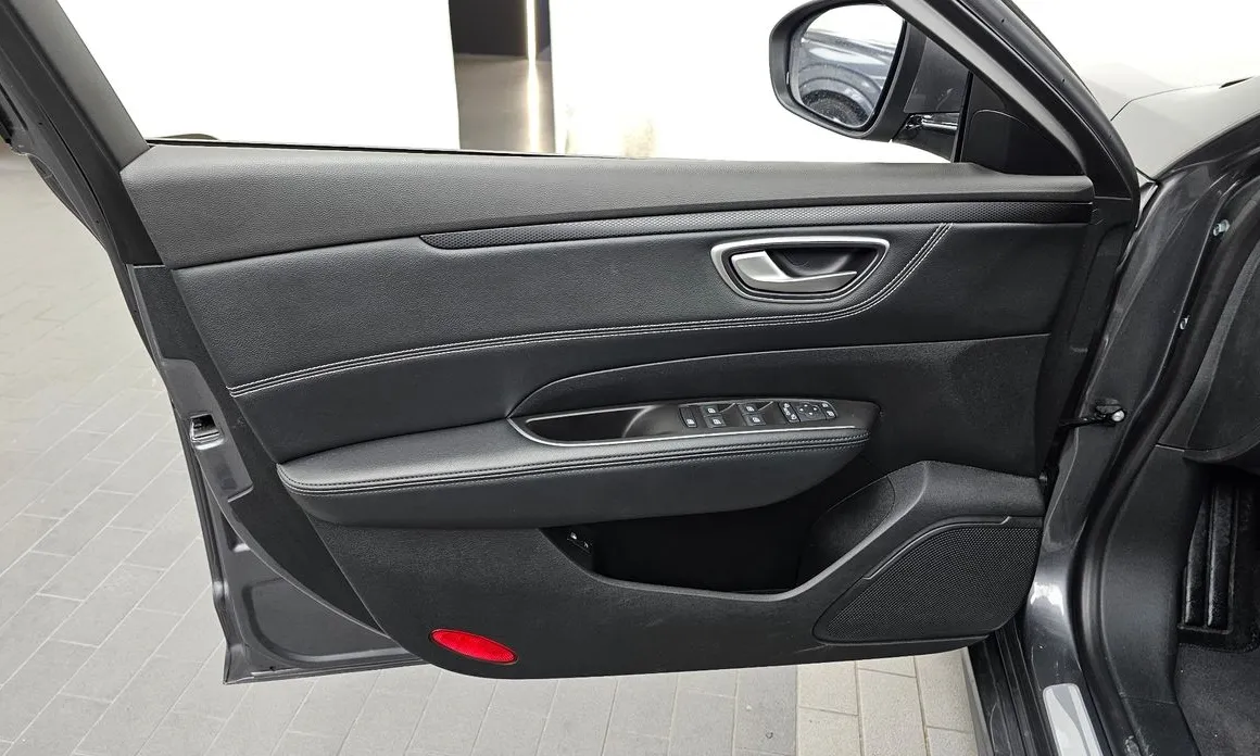 Renault SM6