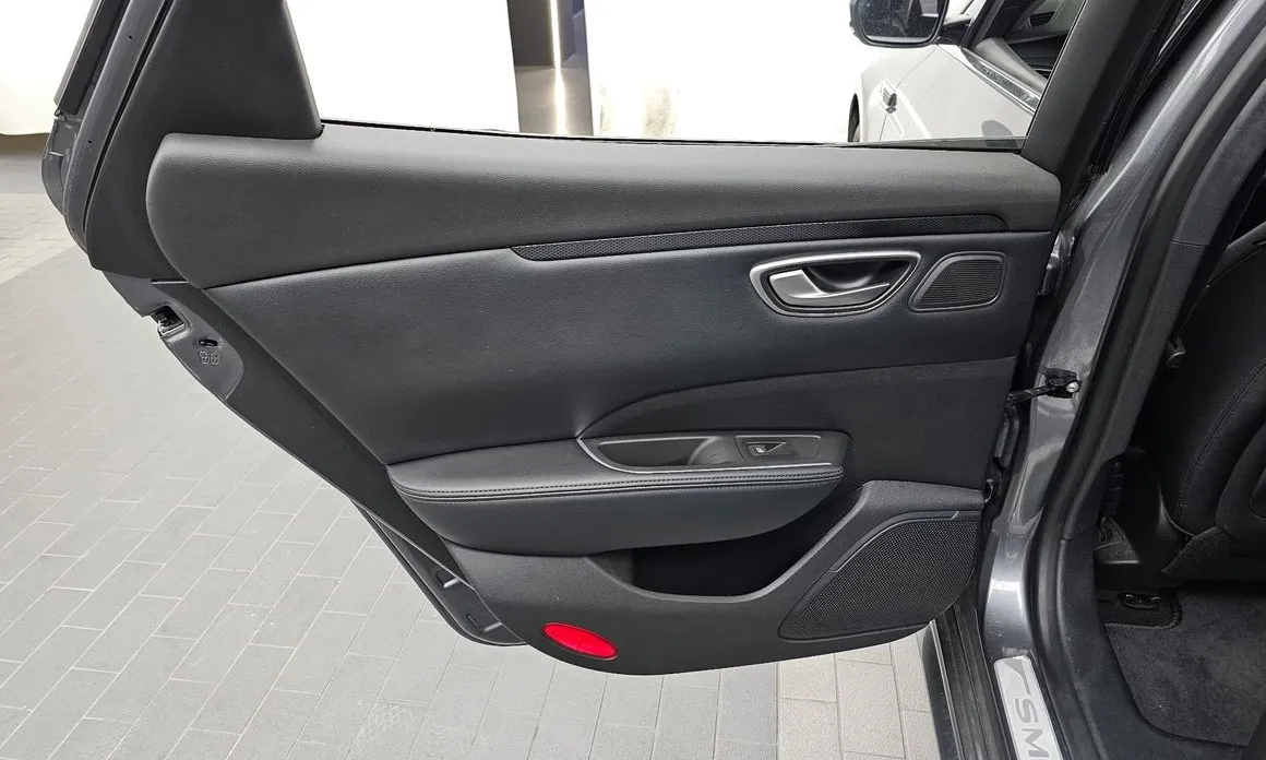 Renault SM6