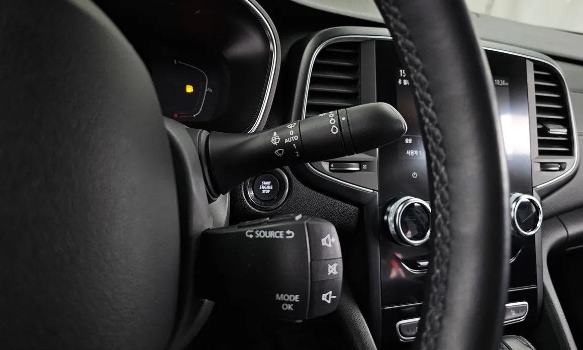 Renault SM6
