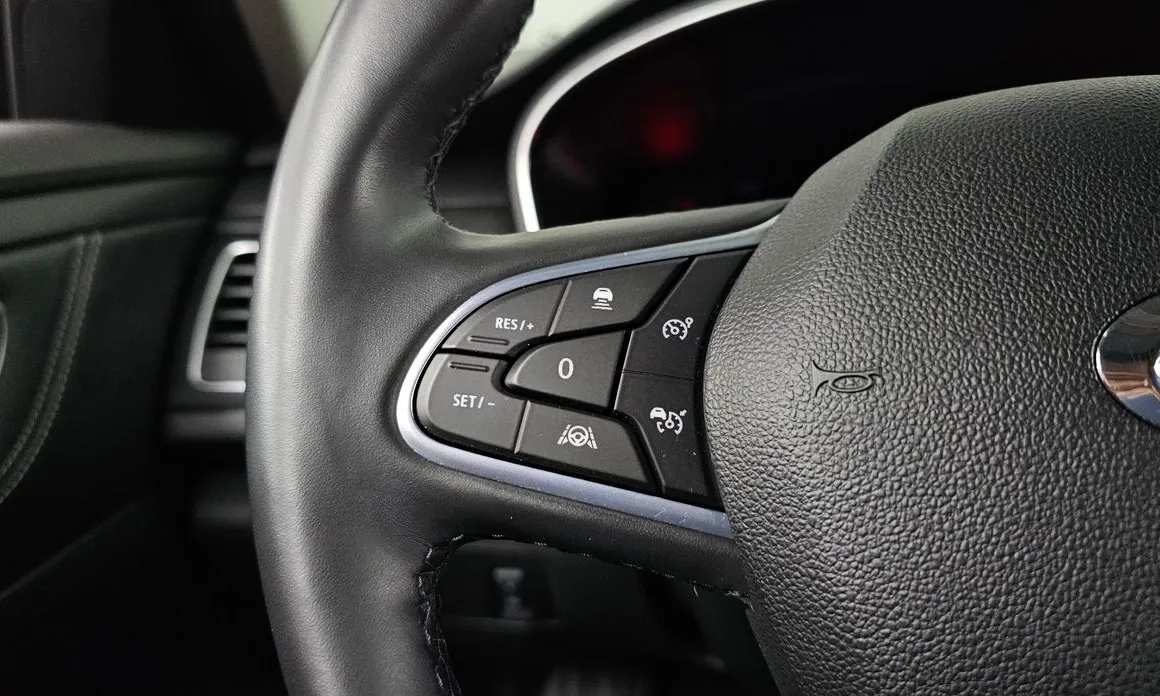Renault SM6