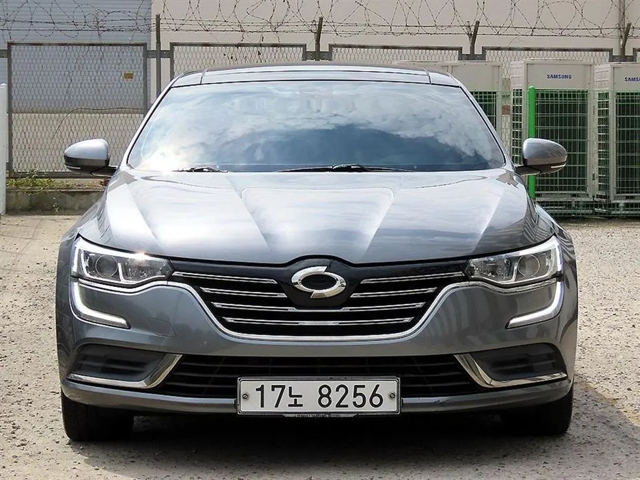 Renault SM6