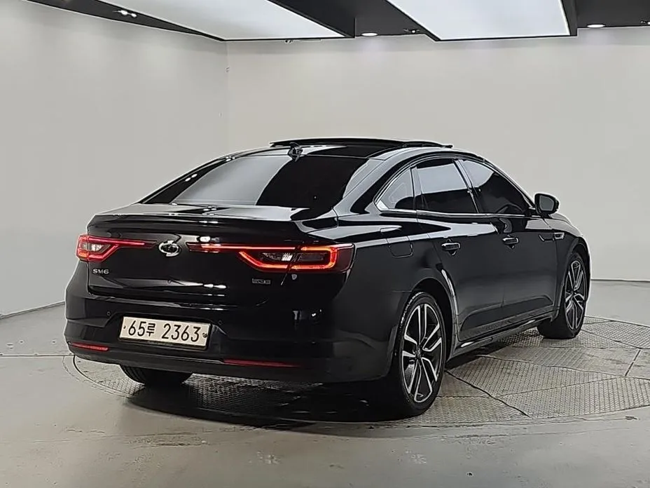Renault SM6