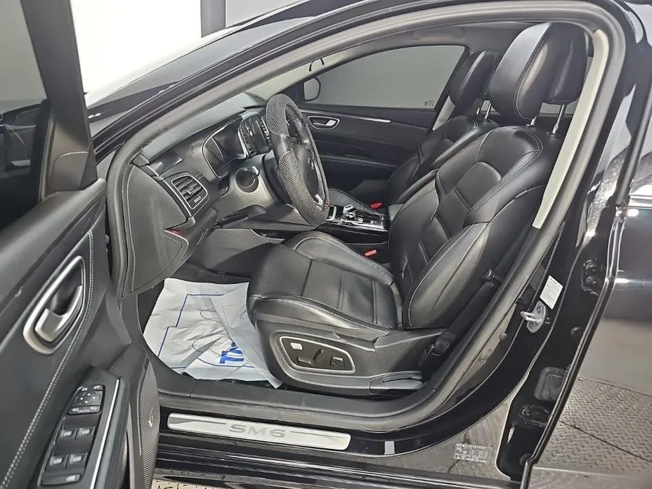 Renault SM6