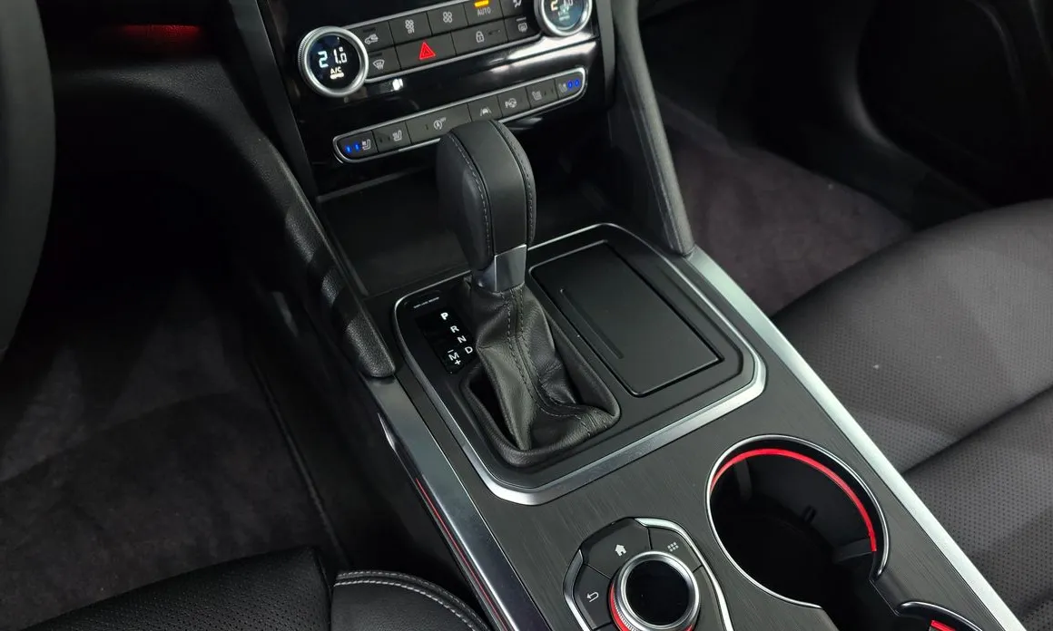 Renault SM6