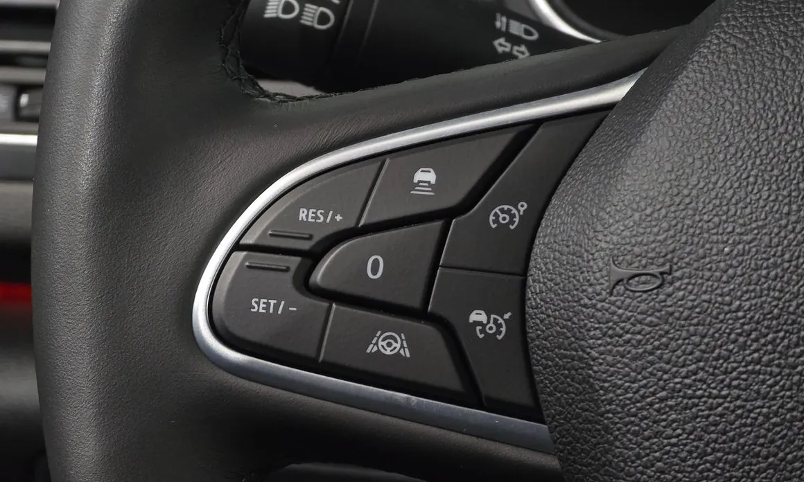 Renault SM6