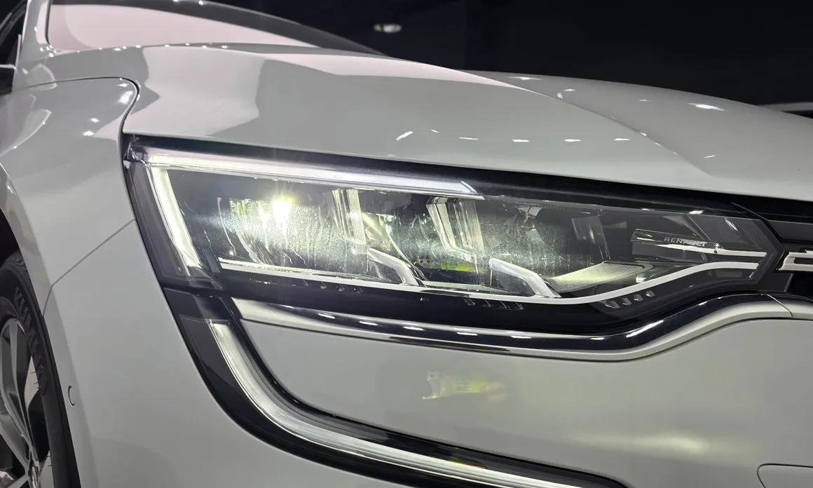 Renault SM6