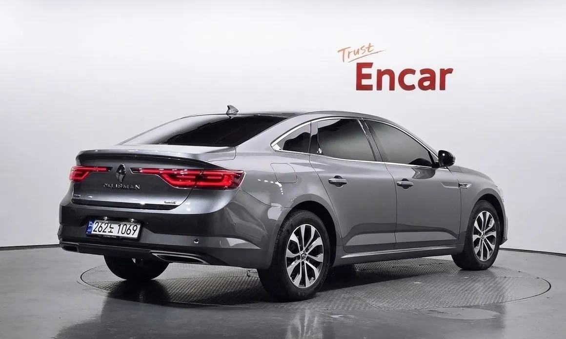 Renault SM6