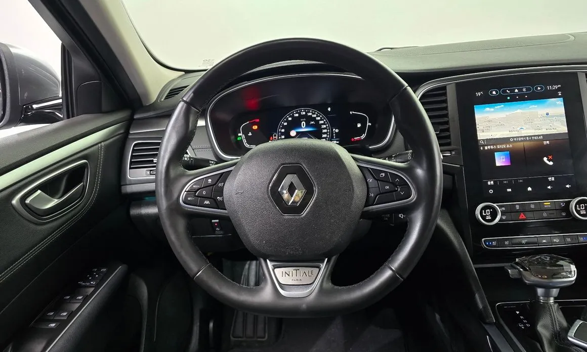 Renault SM6