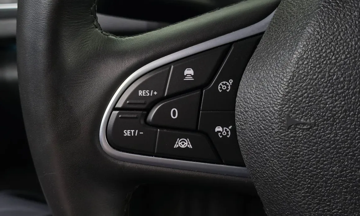 Renault SM6