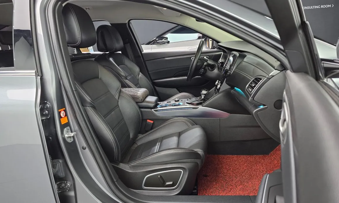 Renault SM6