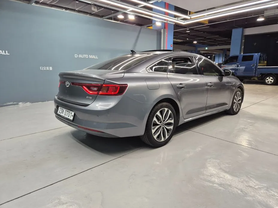 Renault SM6