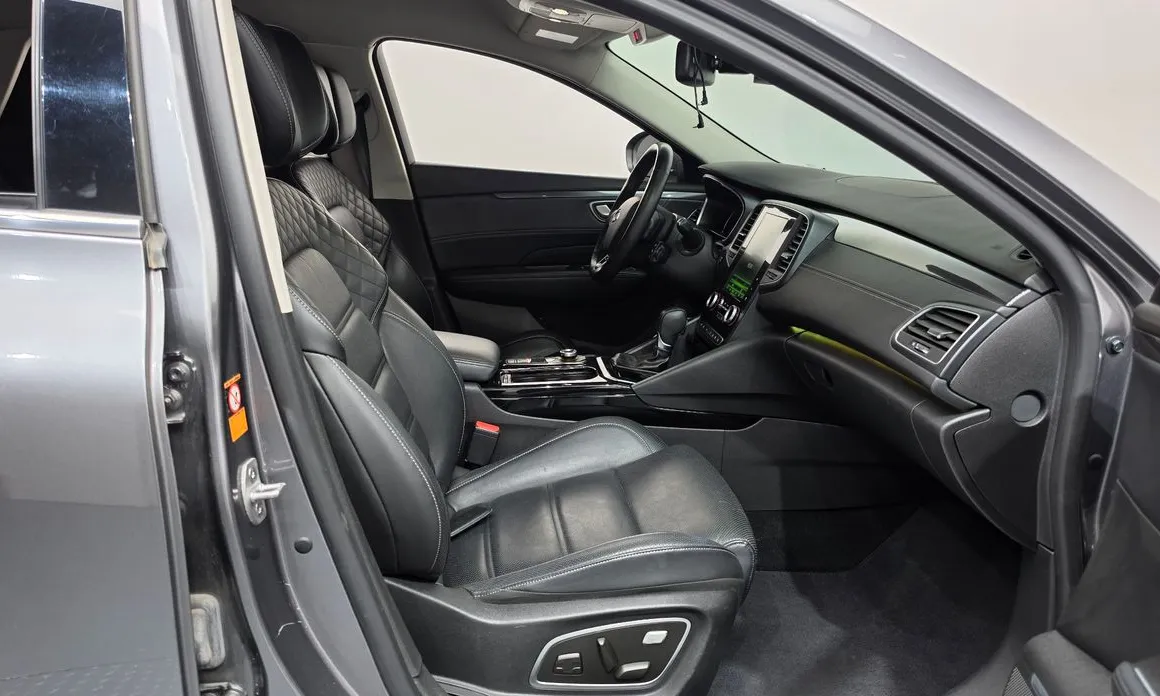 Renault SM6