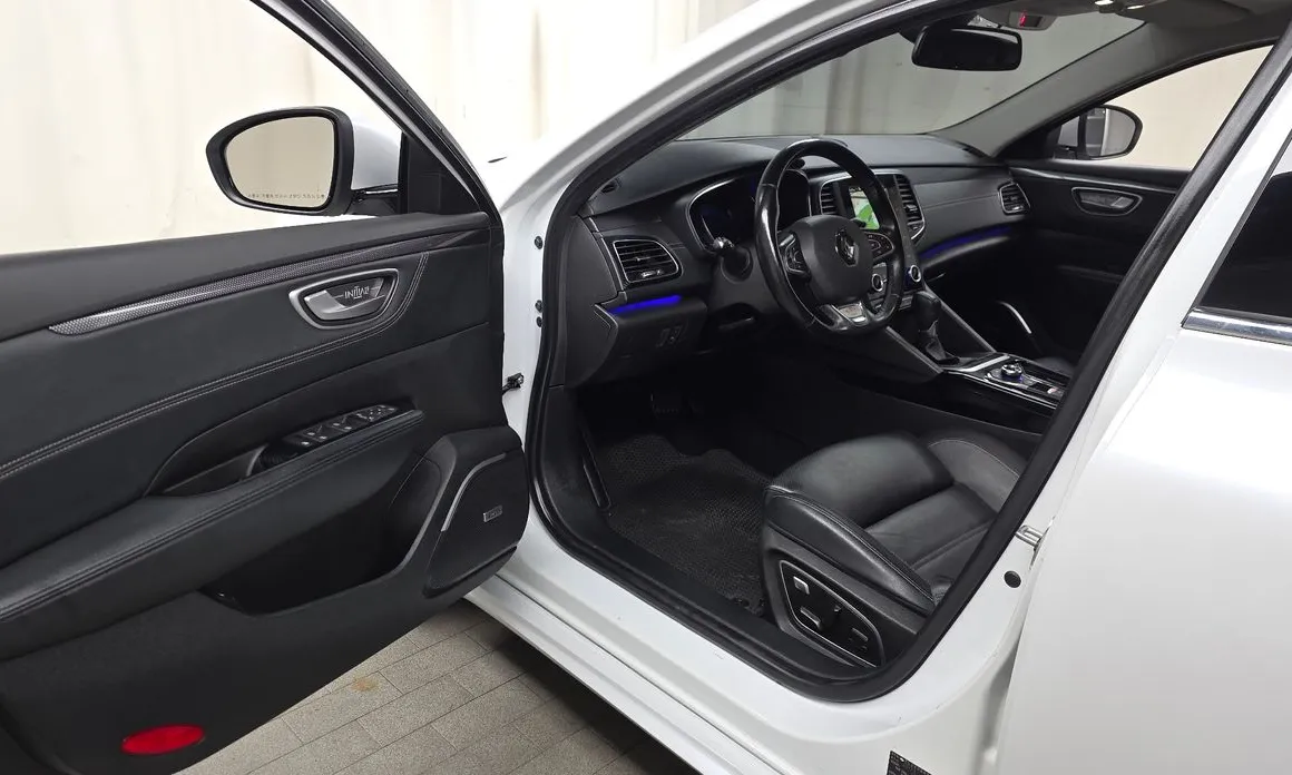 Renault SM6