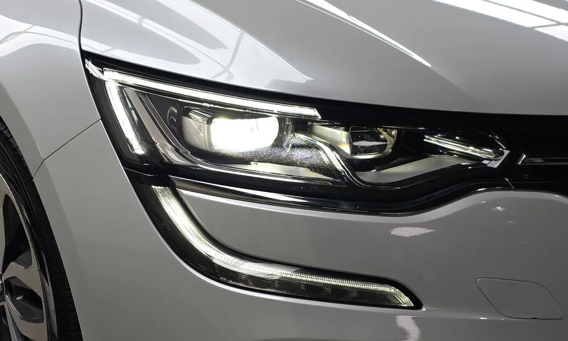 Renault SM6