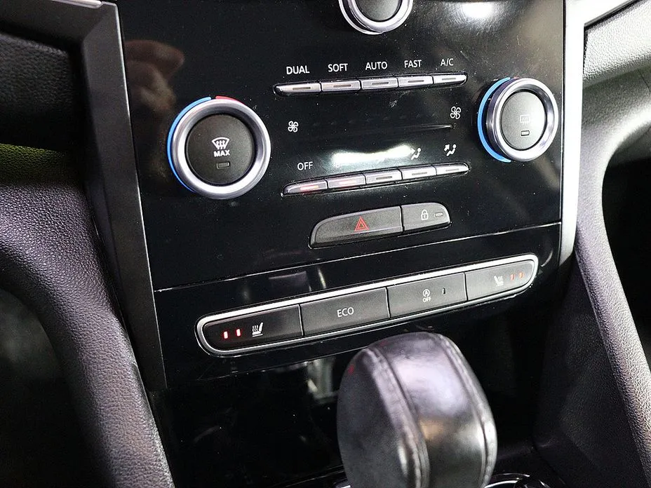 Renault SM6