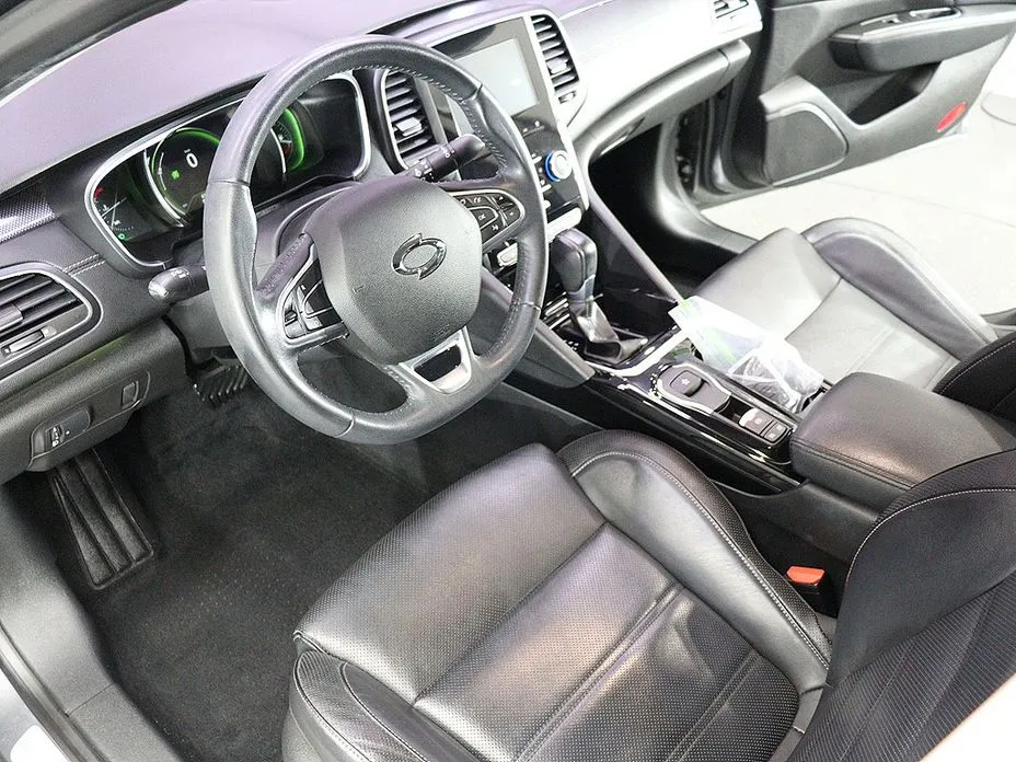Renault SM6