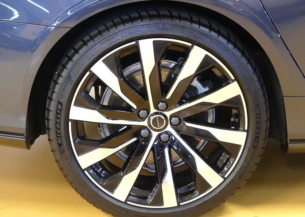 Volvo S90