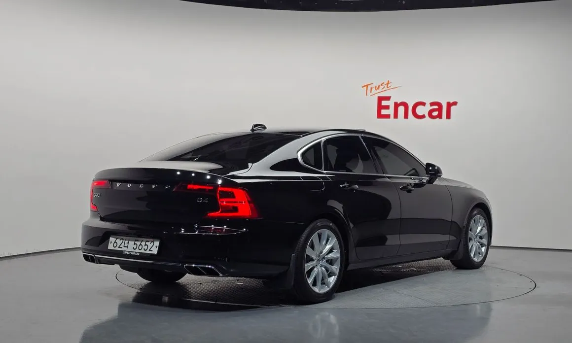Volvo S90