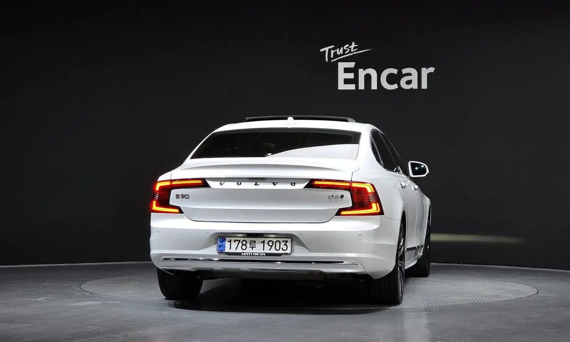 Volvo S90