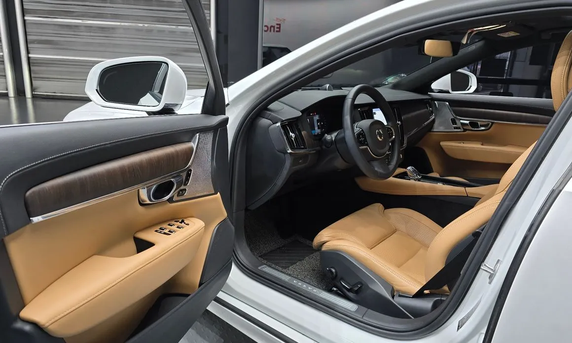 Volvo S90