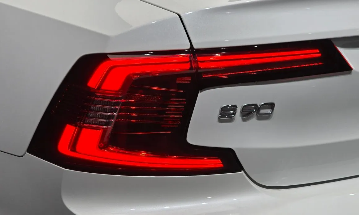 Volvo S90