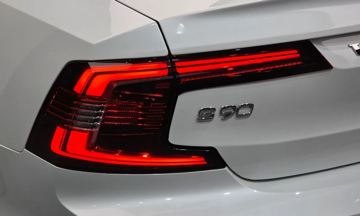 Volvo S90
