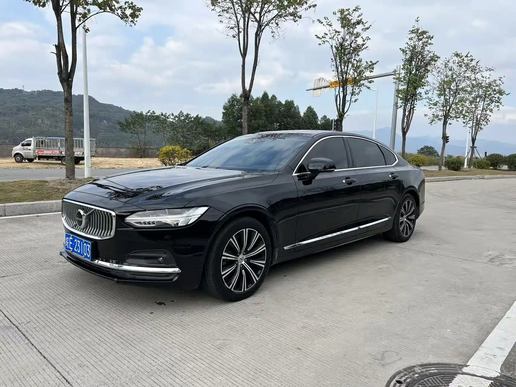 VOLVO S90
