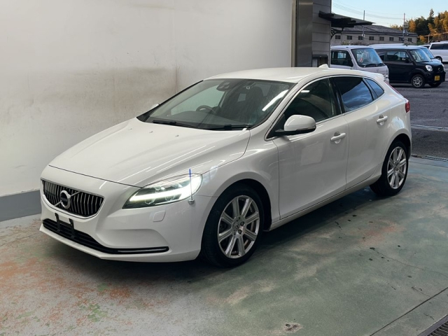 VOLVO V40
