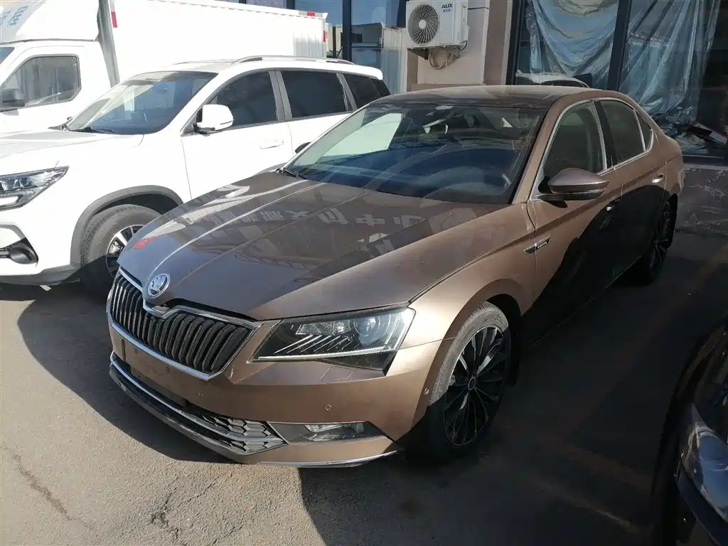 SKODA SUPERB