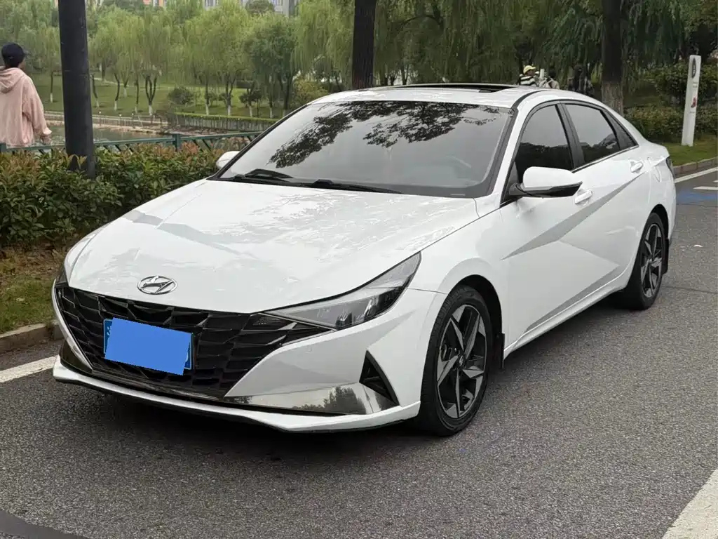 HYUNDAI ELANTRA