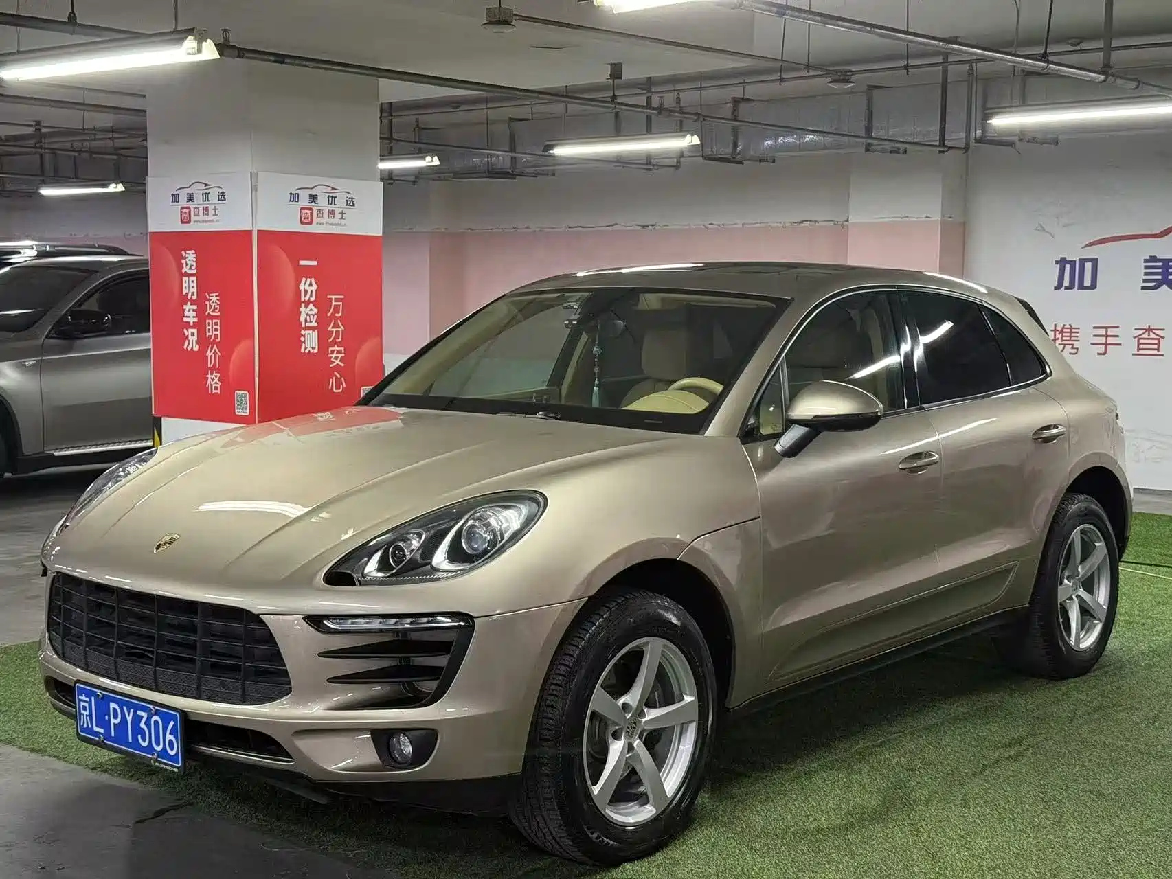 PORSCHE MACAN