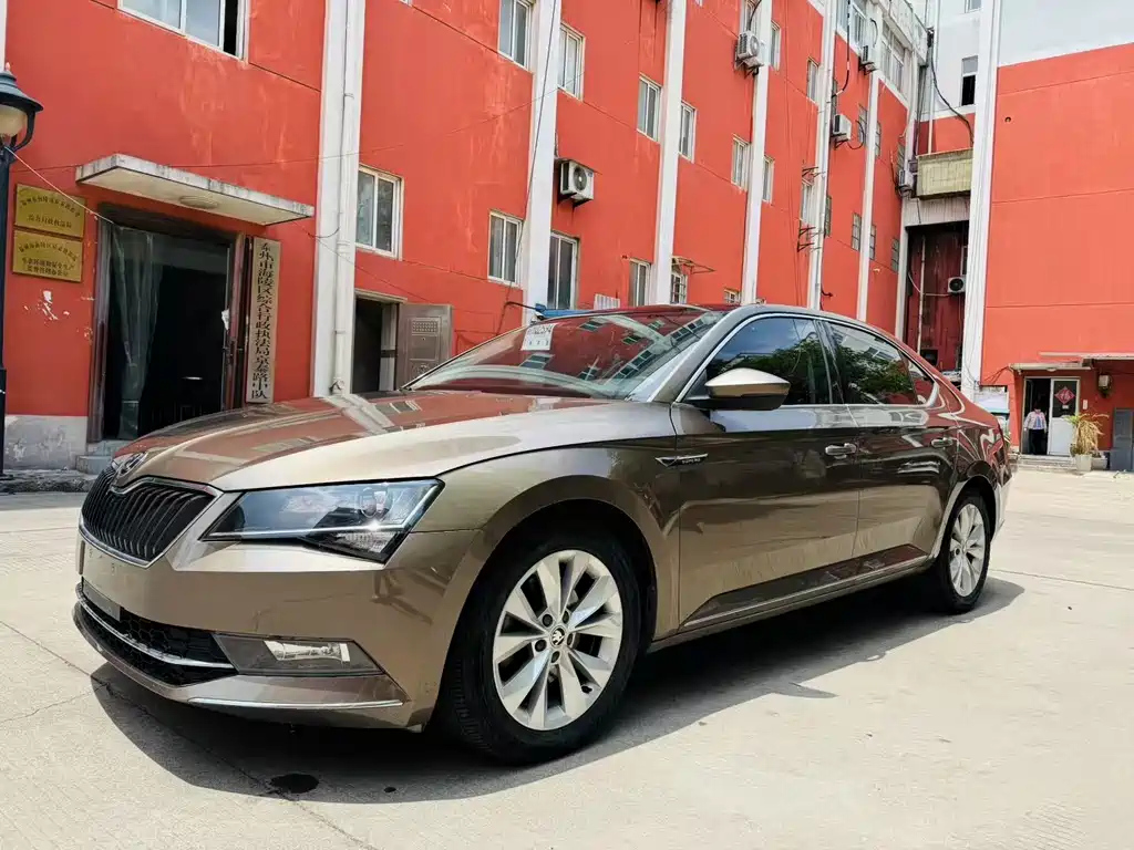 SKODA SUPERB