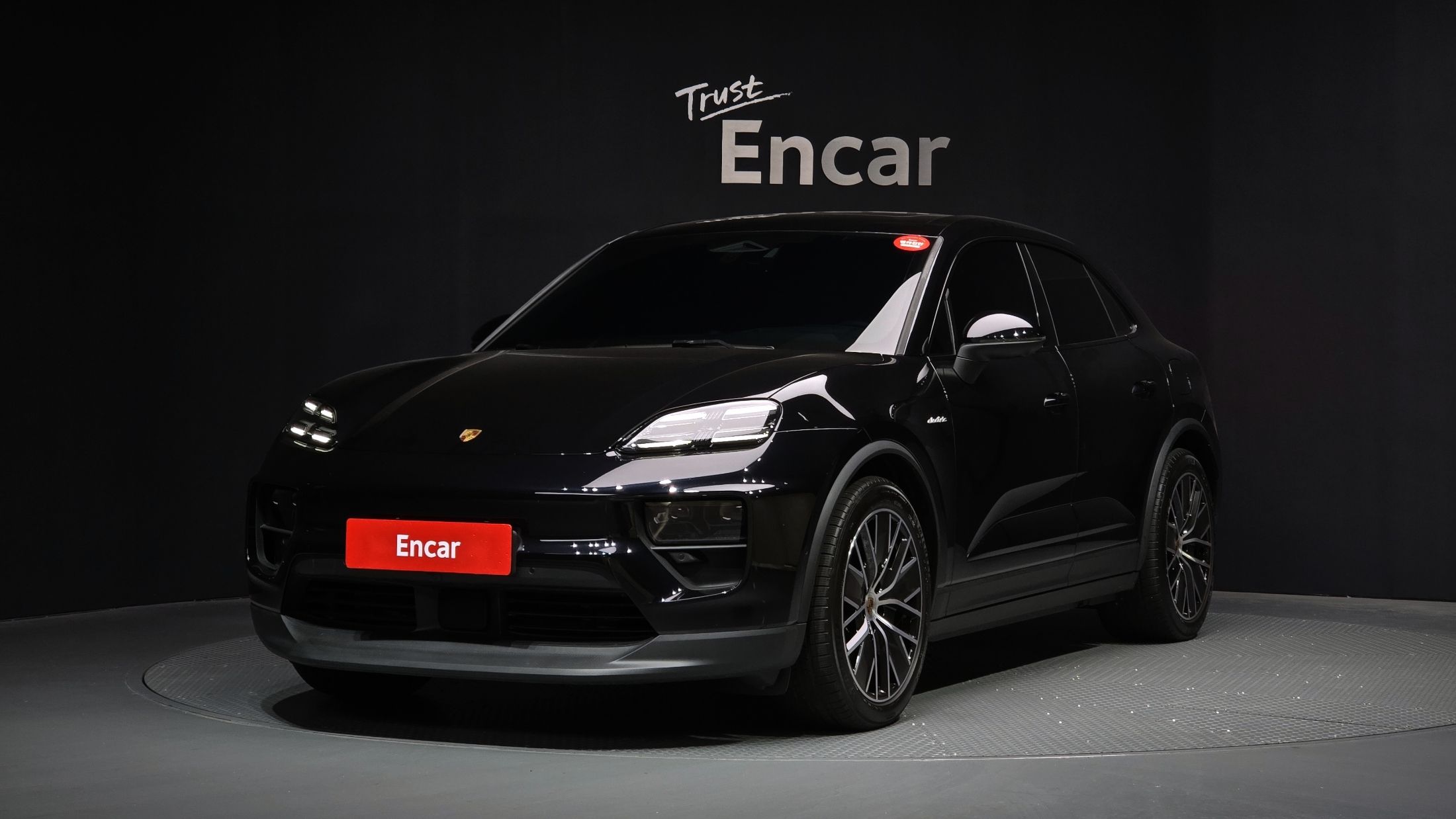 PORSCHE MACAN EV