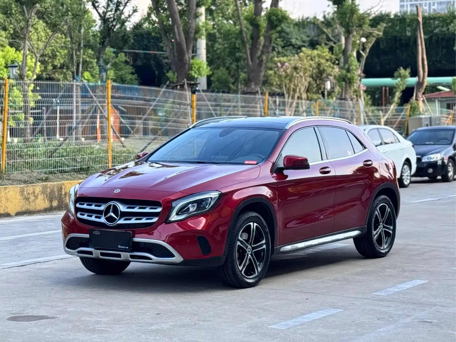 MERCEDES-BENZ GLA