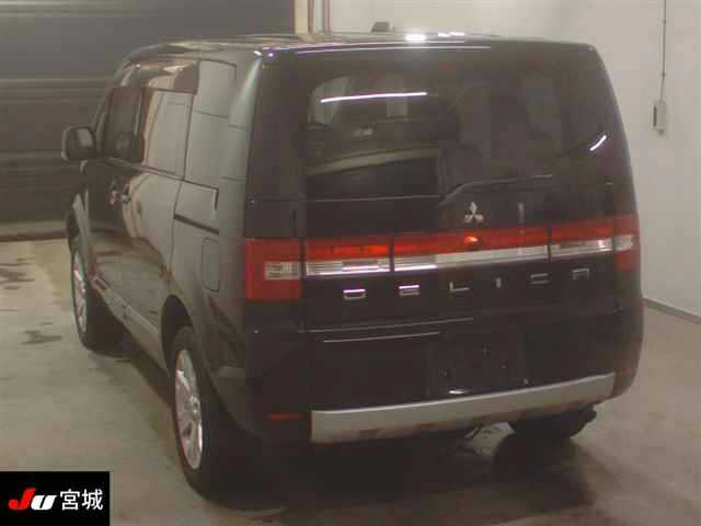 MITSUBISHI DELICA D5