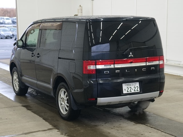 MITSUBISHI DELICA D5