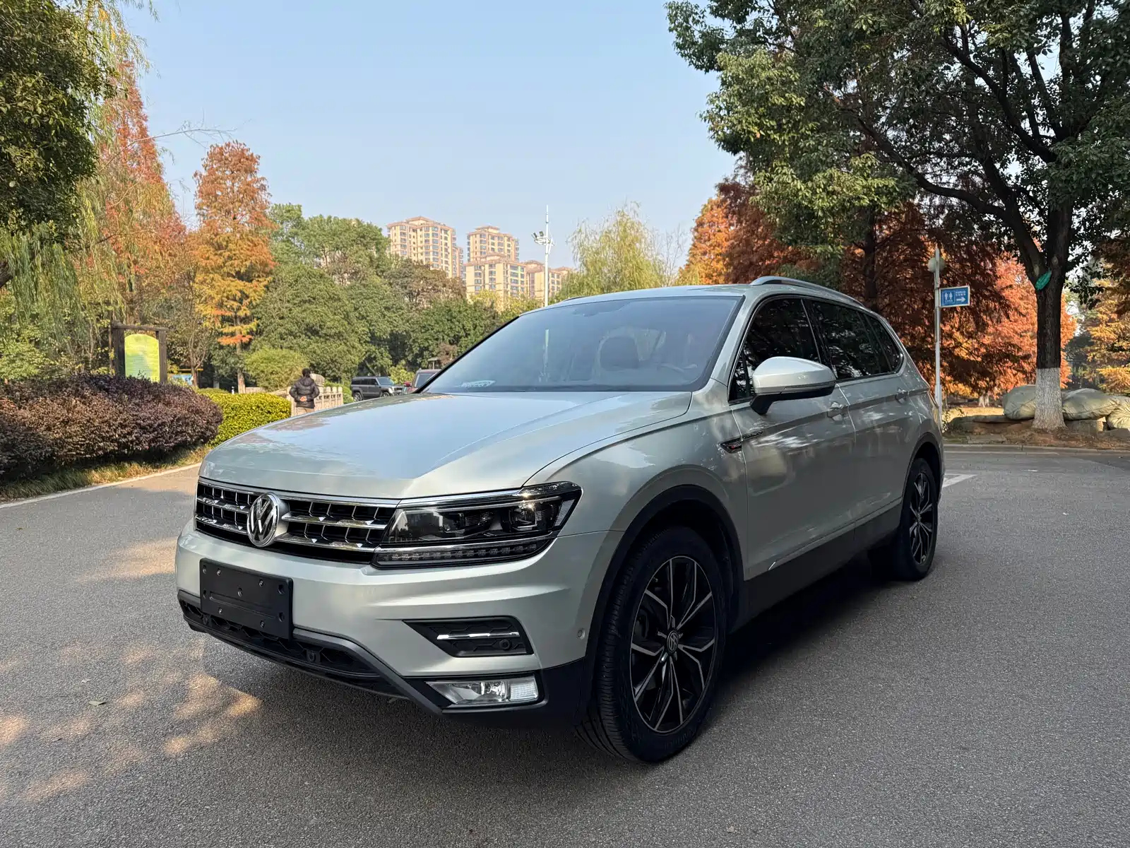 VOLKSWAGEN TIGUAN L