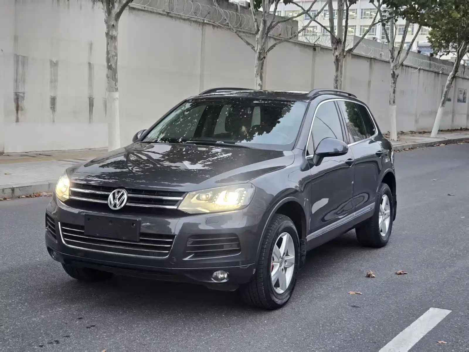 VOLKSWAGEN TOUAREG