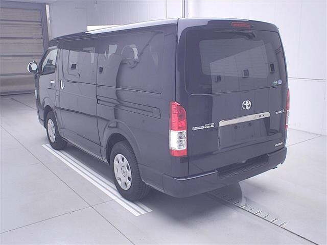 TOYOTA REGIUS ACE VAN