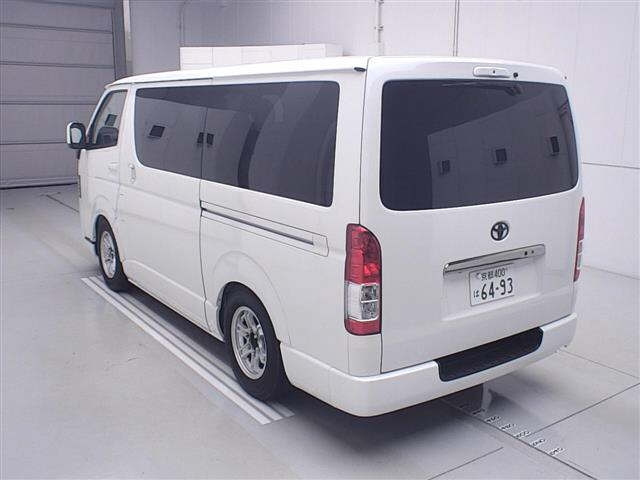 TOYOTA HIACE VAN