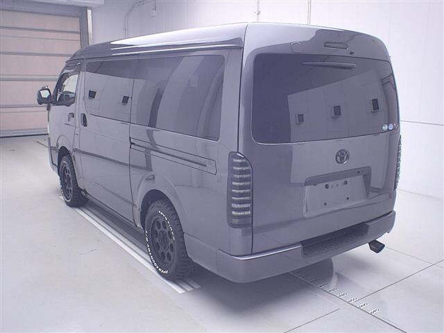 TOYOTA REGIUS ACE VAN