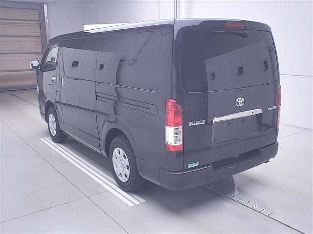 TOYOTA HIACE VAN