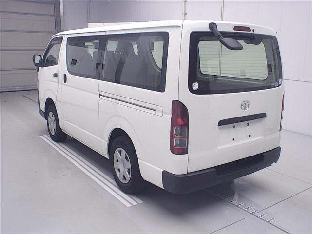 TOYOTA HIACE VAN