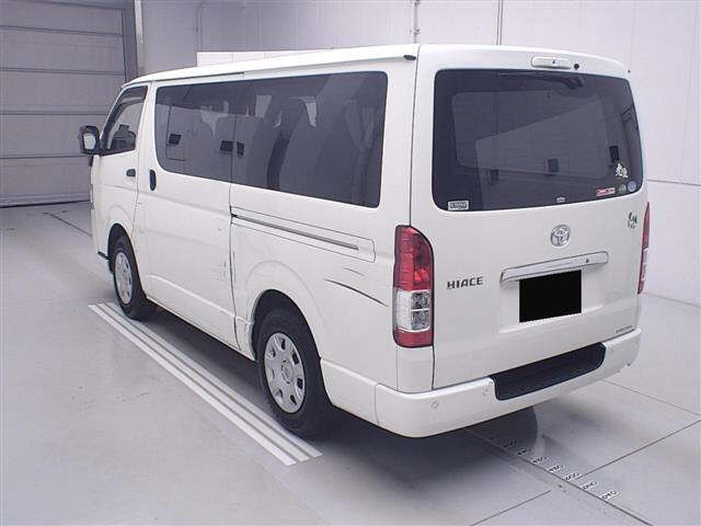 TOYOTA HIACE VAN