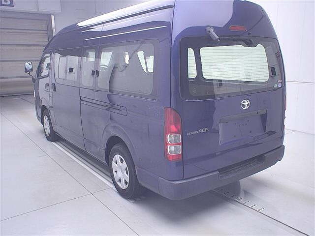 TOYOTA REGIUS ACE VAN