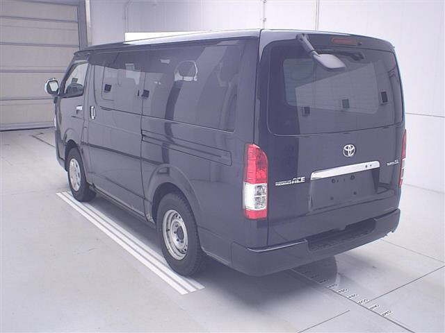 TOYOTA REGIUS ACE VAN