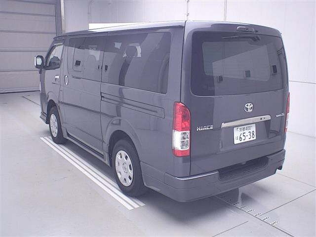 TOYOTA HIACE VAN