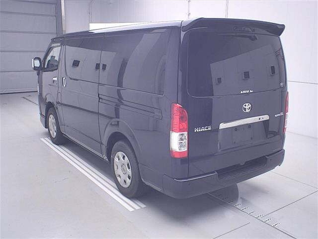 TOYOTA HIACE VAN