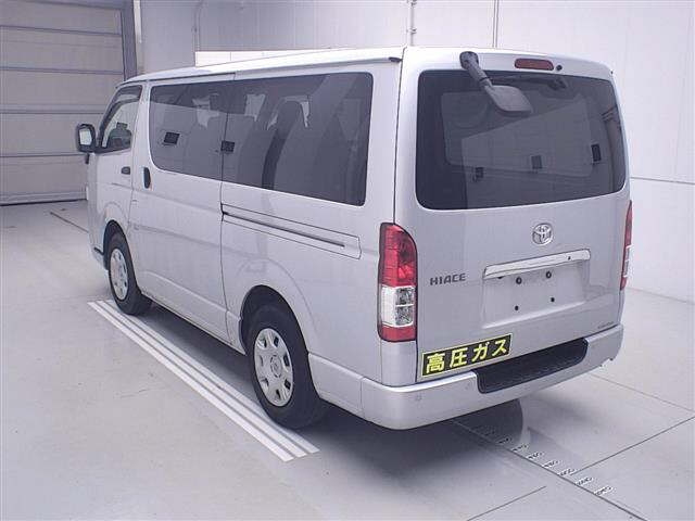 TOYOTA HIACE VAN
